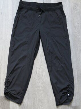 Lululemon Athletica Dance Studio Black Cropped Capri Pants - Size 8